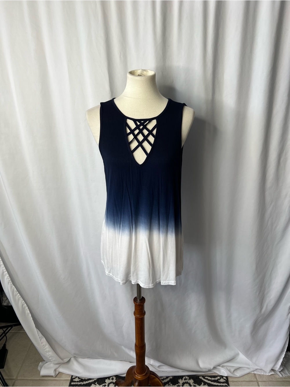 VENUS Navy & White Ombré Crisscross Sleeveless Tunic Tank Top – Size Large